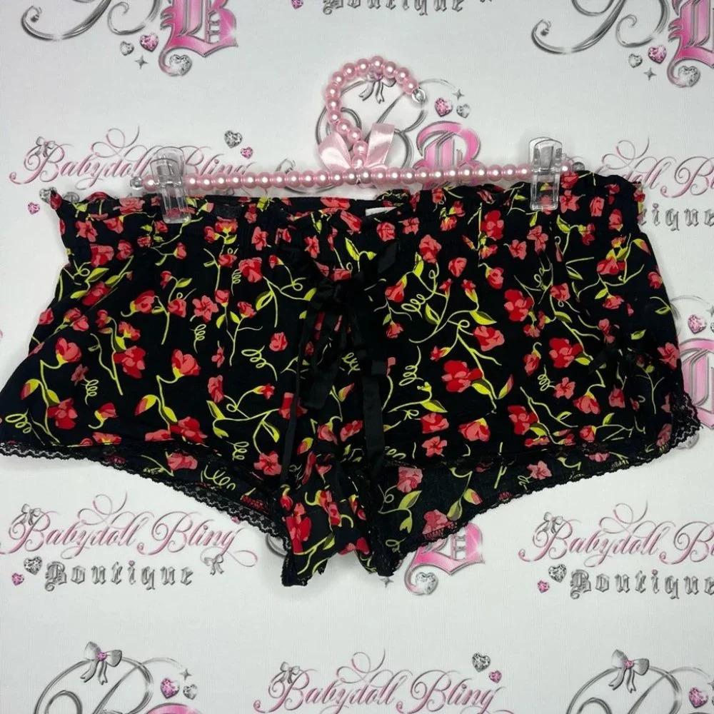 La senza shorts floral red green black logo on back lace trim with bows on side